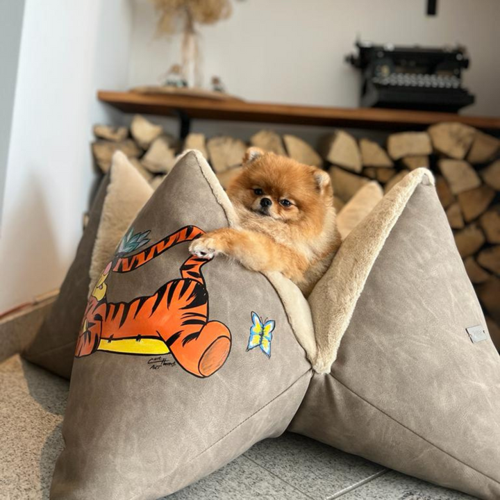 artLINE TIGGER AND THE BUTTERFLIE$